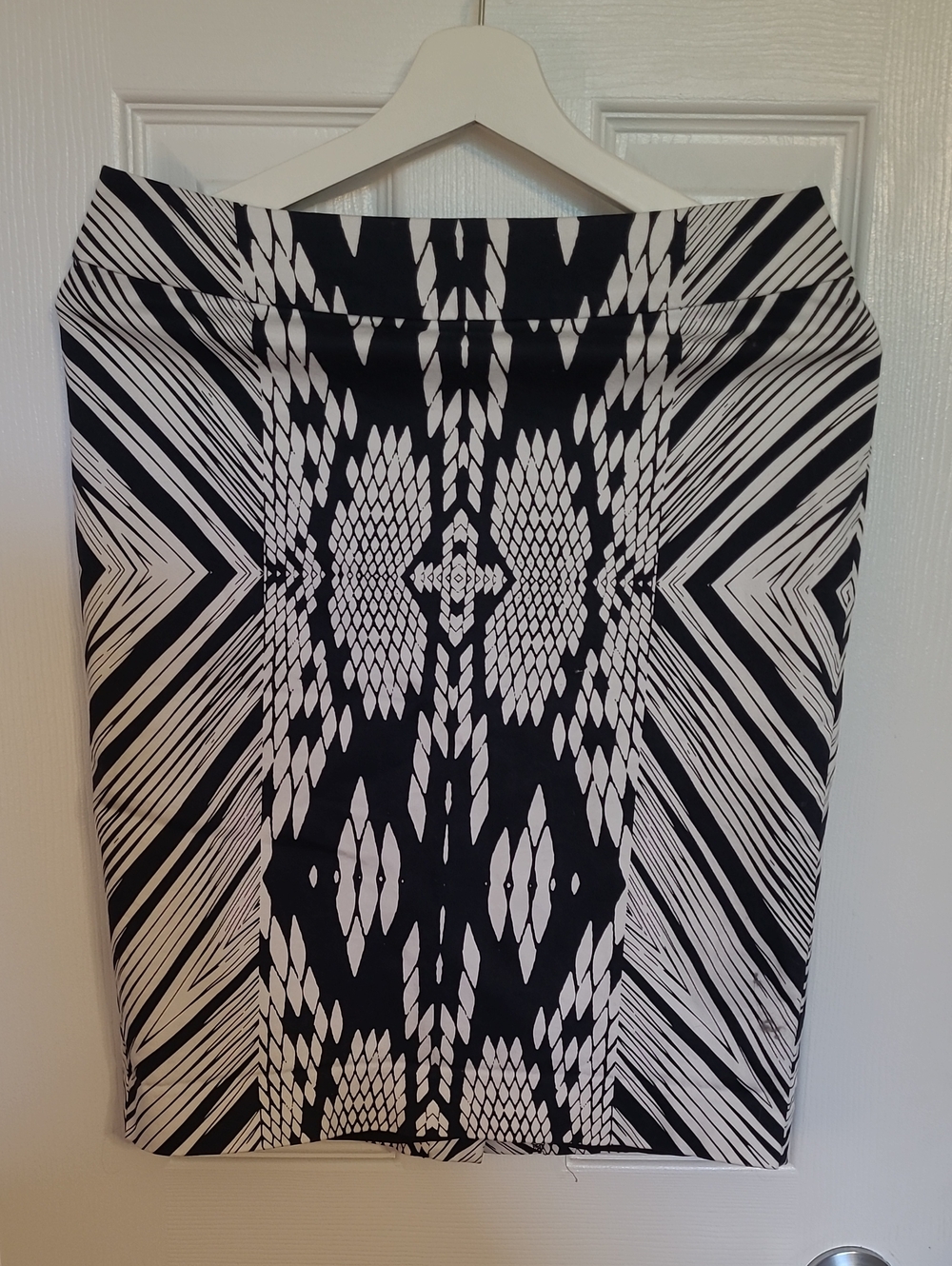 Calvin Klein Black and White Abstract Geometric Pencil Skirt